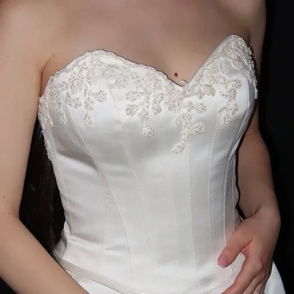Floor Sample US 2 Cymbeline Strapless Beaded Lace Corset Two-Piece Gown